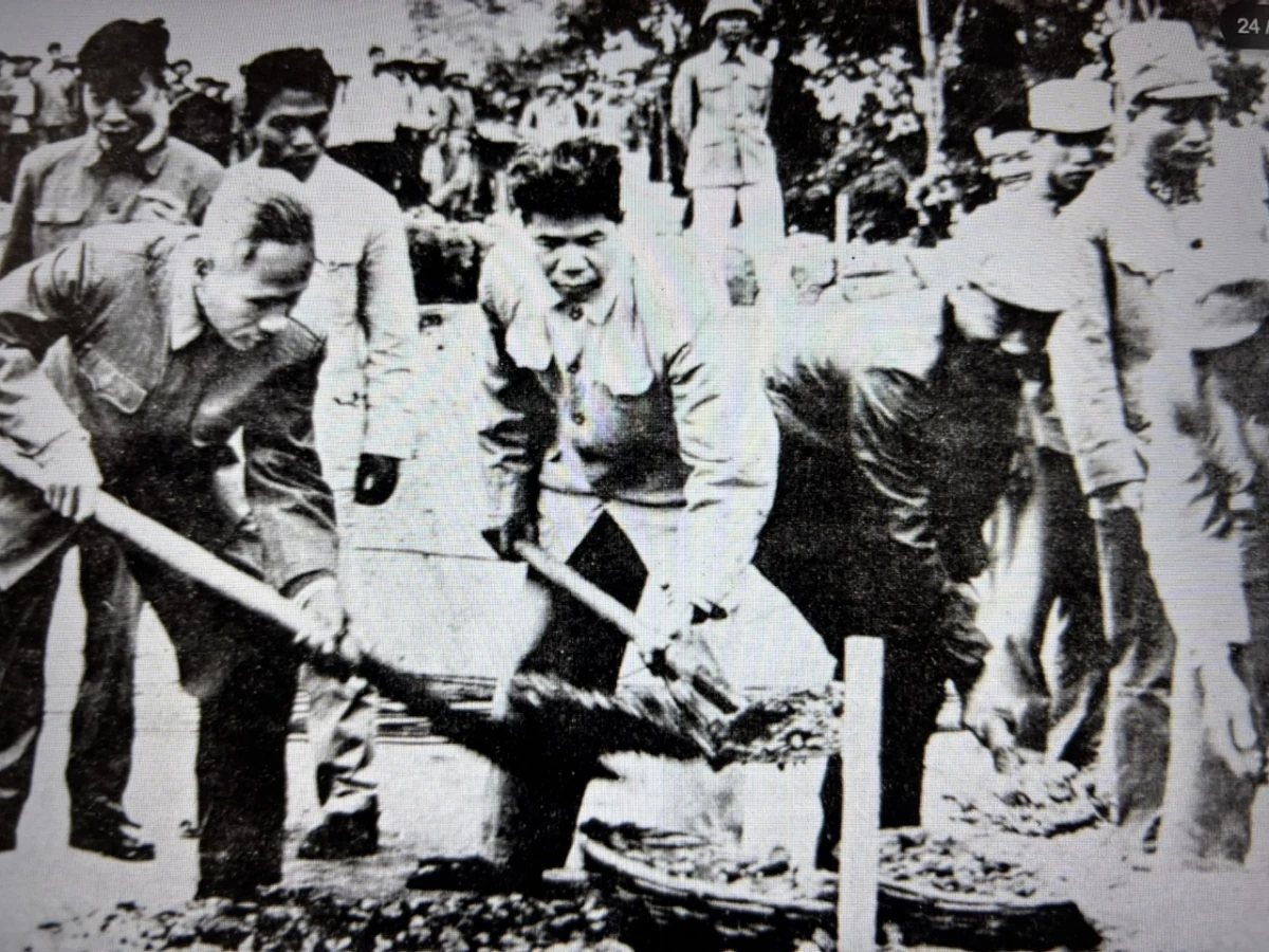 hình ảnh quý về quá trình xây dựng lăng chủ tịch hồ chí minh hình ảnh 5 Hình ảnh quý về quá trình xây dựng Lăng Chủ tịch Hồ Chí Minh