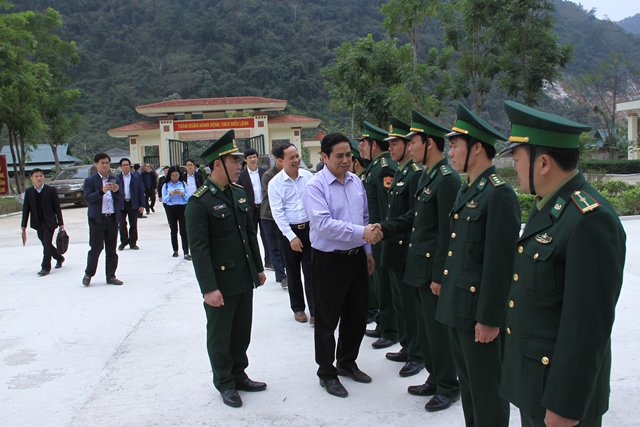 Đồng chí Trưởng Ban Tổ chức Trung ương Phạm Minh Chính kiểm tra tình hình khắc phục hậu quả lũ lụt tại huyện Mường Lát