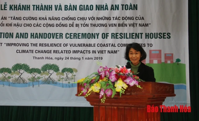 Bàn giao 340 ngôi nhà chống chịu bão, lụt cho các hộ nghèo tại các xã ven biển, cận ven biển
