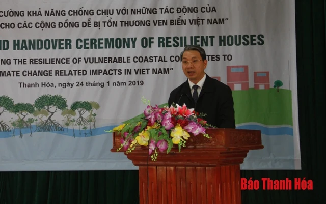 Bàn giao 340 ngôi nhà chống chịu bão, lụt cho các hộ nghèo tại các xã ven biển, cận ven biển