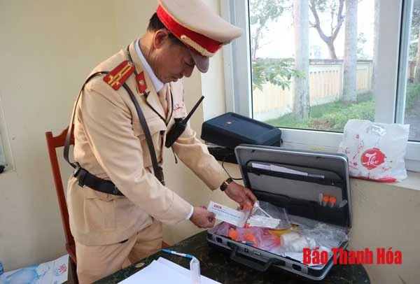 Ra quân kiểm tra ma túy đối với lái xe, phát hiện 1 trường hợp dương tính