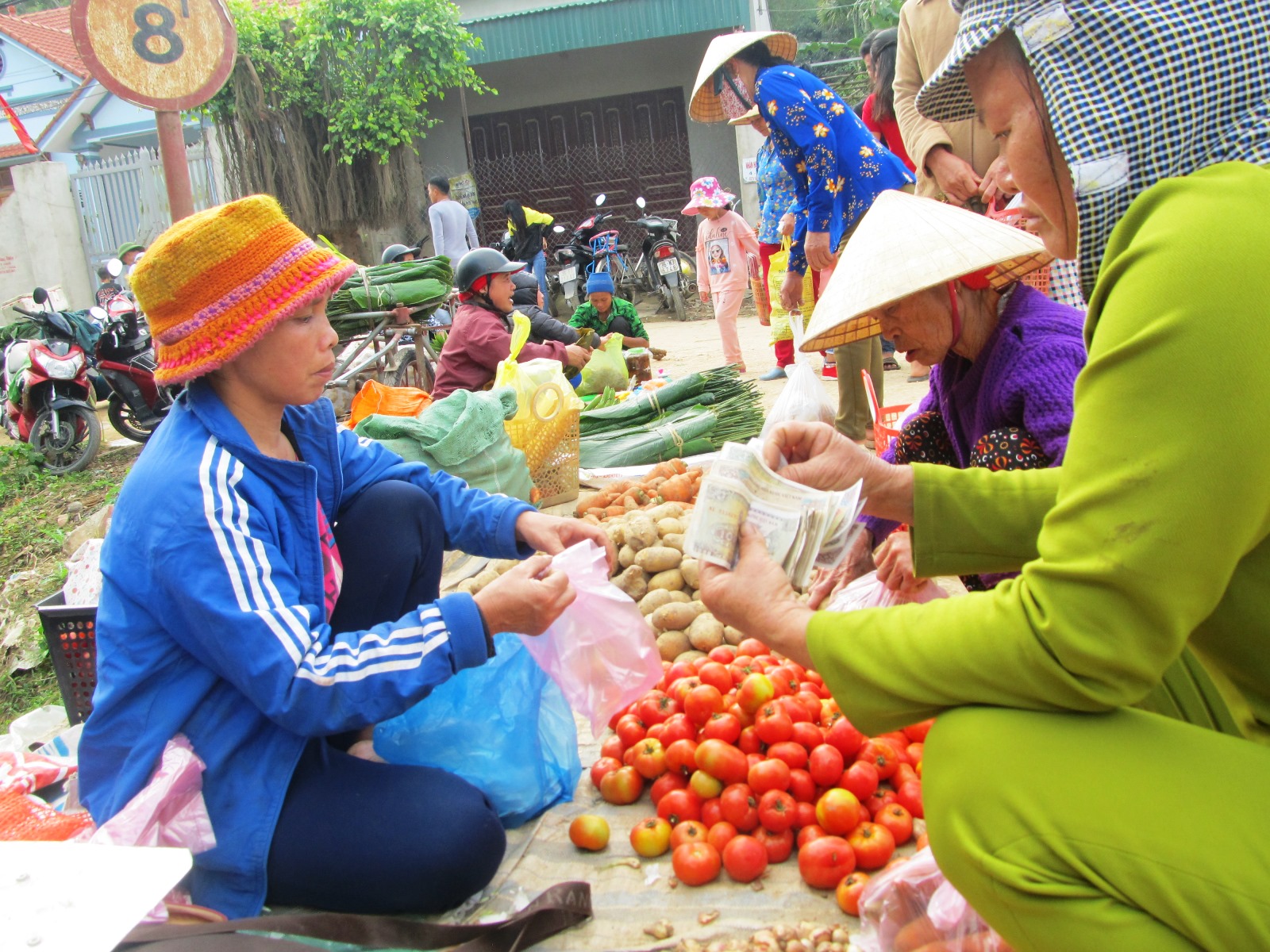 Nét riêng chợ quê ngày cuối năm