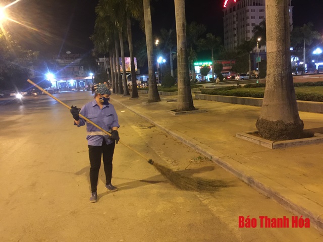 Thầm lặng cho thành phố vui đón Tết