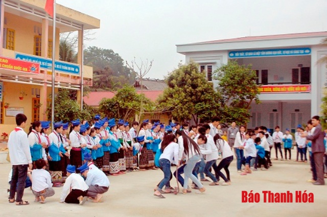 Các trường vùng cao vận động “kéo” học sinh ra lớp sau Tết