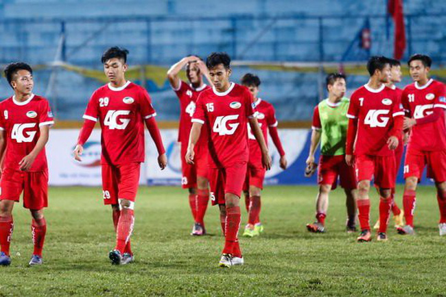 “Đại gia V.League” và bi kịch “tiền đè chết người”!