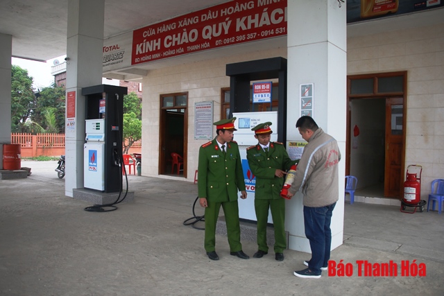 Kiểm tra an toàn cháy nổ tại các cây xăng huyện Hoằng Hóa