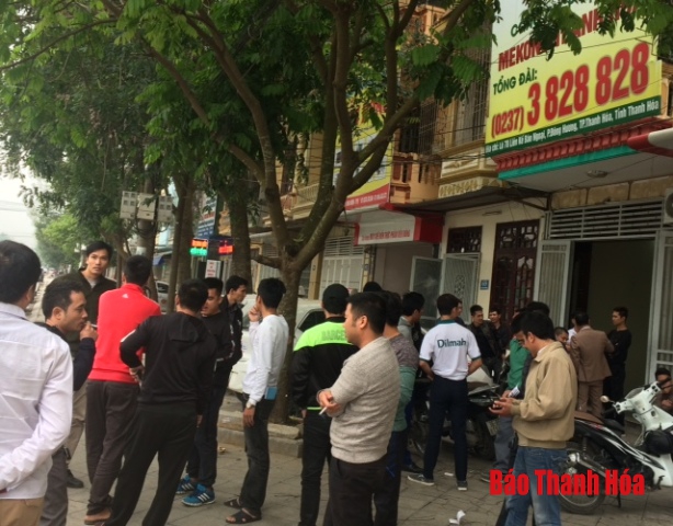 Lái xe taxi Mekong Thanh Hóa ngừng việc đòi hỏi quyền lợi 