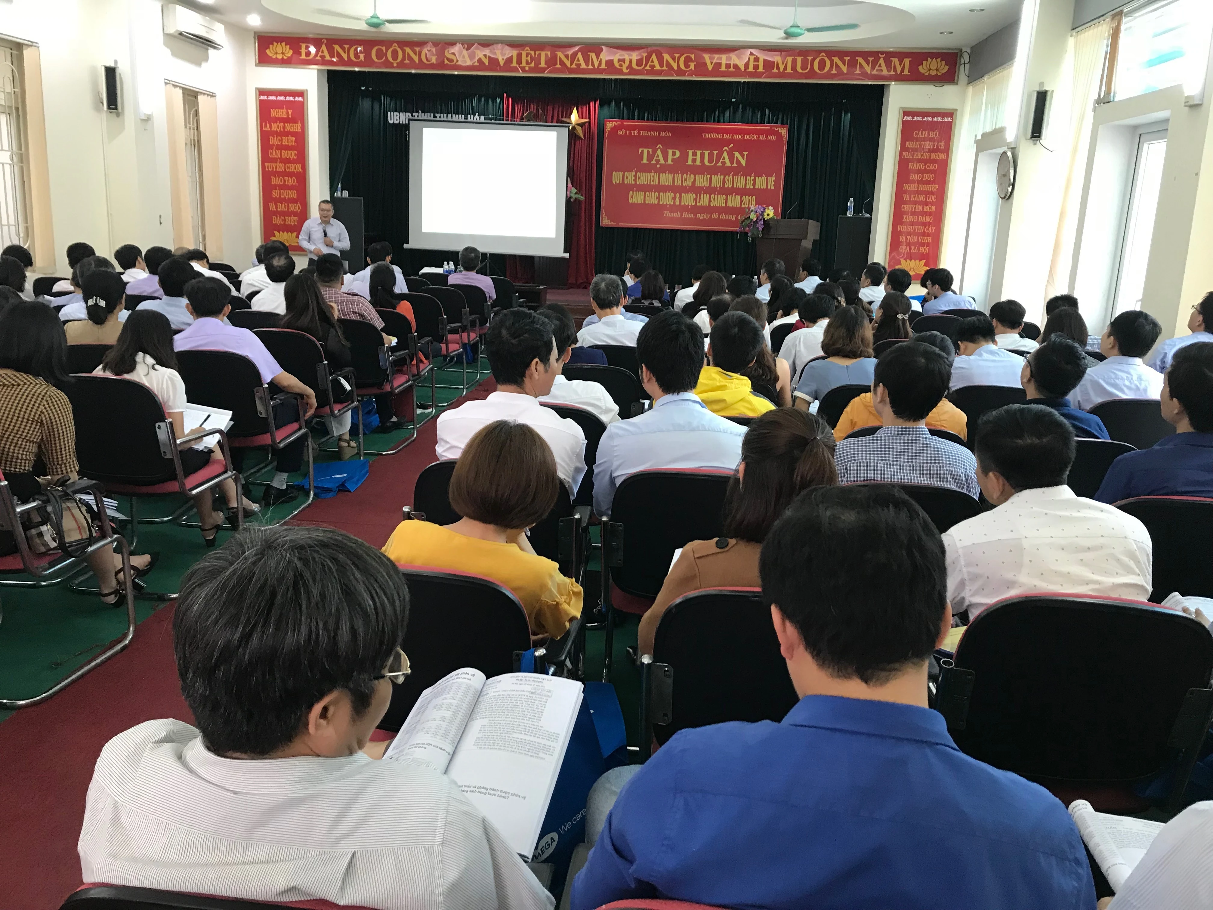 Tập huấn Quy chế chuyên môn và cập nhật một số vấn đề mới về cảnh giác dược, dược lâm sàng tại bệnh viện