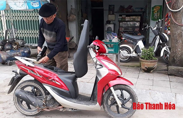 Ai quản lý “cây xăng vỉa hè”?