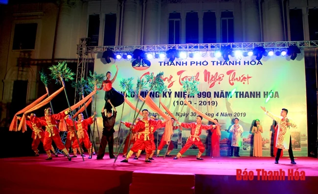 Ấn tượng Chương trình nghệ thuật “Thành phố anh hùng hiên ngang bên dòng sông Mã”