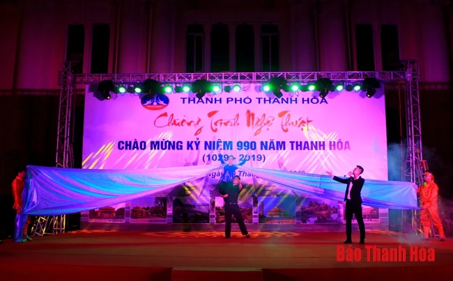 Ấn tượng Chương trình nghệ thuật “Thành phố anh hùng hiên ngang bên dòng sông Mã”