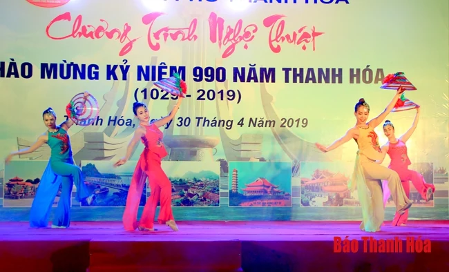Ấn tượng Chương trình nghệ thuật “Thành phố anh hùng hiên ngang bên dòng sông Mã”