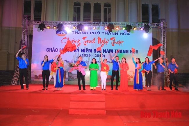 Ấn tượng Chương trình nghệ thuật “Thành phố anh hùng hiên ngang bên dòng sông Mã”