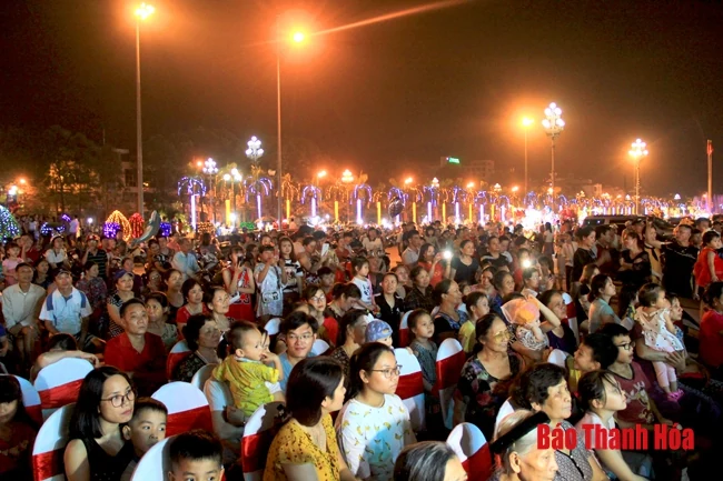Ấn tượng Chương trình nghệ thuật “Thành phố anh hùng hiên ngang bên dòng sông Mã”