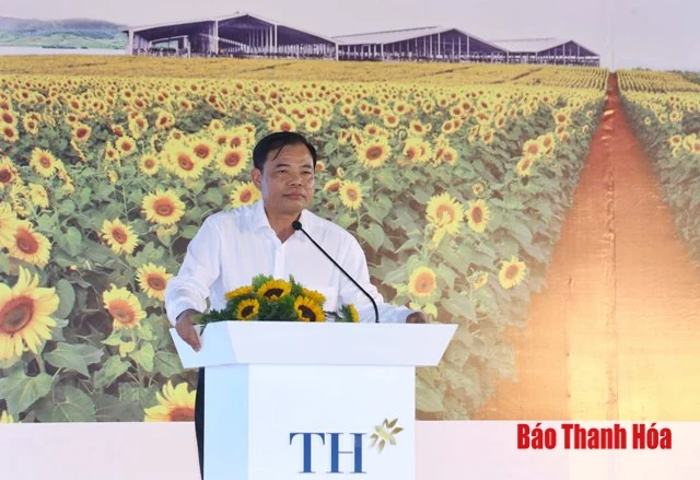 Thủ tướng Nguyễn Xuân Phúc dự lễ khởi công dự án chăn nuôi bò sữa và chế biến sữa tập trung quy mô công nghiệp tại Thanh Hóa