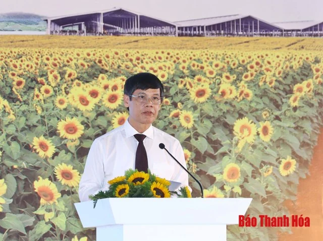 Thủ tướng Nguyễn Xuân Phúc dự lễ khởi công dự án chăn nuôi bò sữa và chế biến sữa tập trung quy mô công nghiệp tại Thanh Hóa
