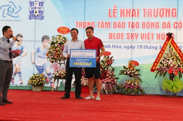 Khai trương Trung tâm Đào tạo bóng đá cộng đồng Blue Sky Việt Hùng