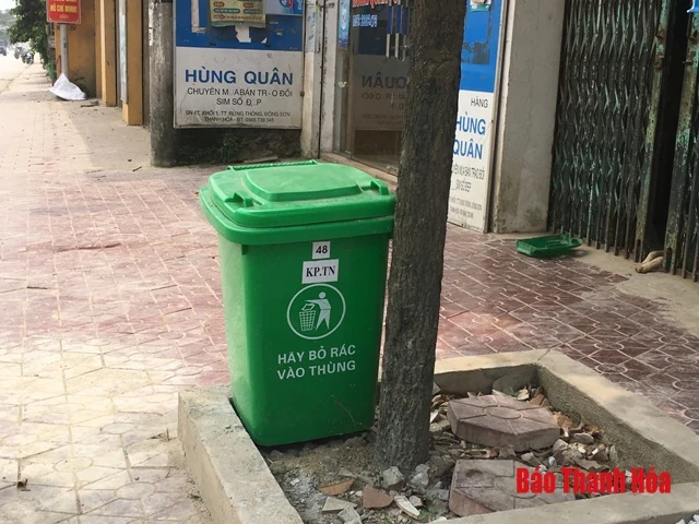 Thị trấn Rừng Thông (Đông Sơn): Bảo vệ môi trường từ những thùng rác xanh