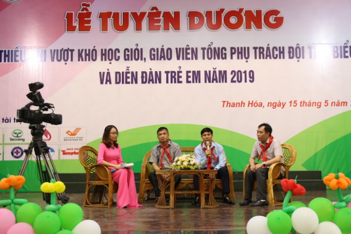 Tuyên dương thiếu nhi vượt khó học giỏi, giáo viên tổng phụ trách Đội tiêu biểu