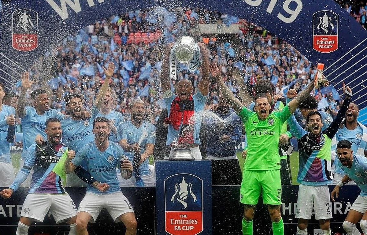 Man City giành “cú ăn 3,” làm nên điều chưa từng có trong lịch sử