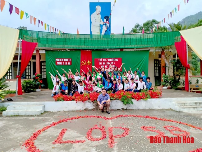 Những khoảnh khắc ấn tượng và xúc động tại lễ bế giảng của các em học sinh vùng cao Mường Lát