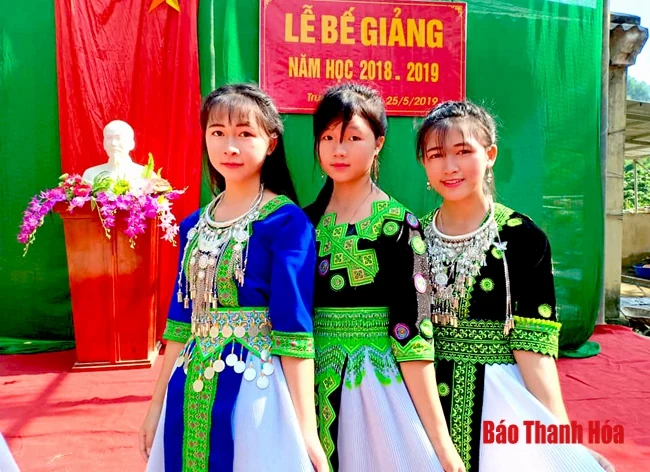 Những khoảnh khắc ấn tượng và xúc động tại lễ bế giảng của các em học sinh vùng cao Mường Lát