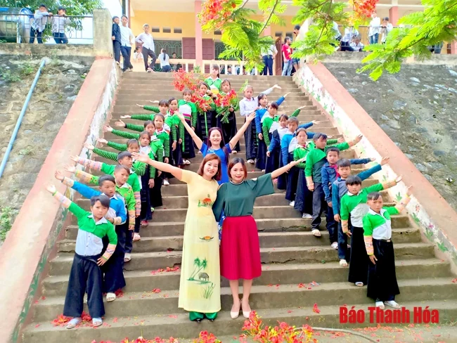 Những khoảnh khắc ấn tượng và xúc động tại lễ bế giảng của các em học sinh vùng cao Mường Lát