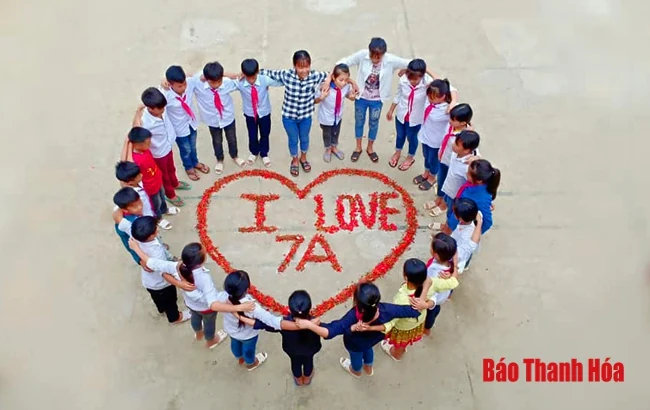 Những khoảnh khắc ấn tượng và xúc động tại lễ bế giảng của các em học sinh vùng cao Mường Lát
