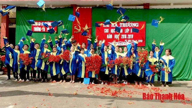 Những khoảnh khắc ấn tượng và xúc động tại lễ bế giảng của các em học sinh vùng cao Mường Lát