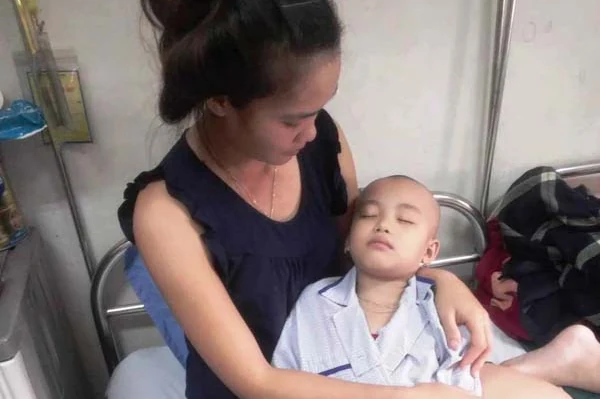 Nỗi đau của người mẹ có con mắc bệnh hiểm nghèo