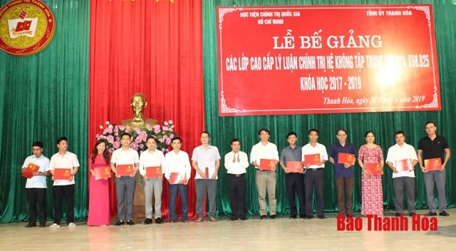 Bế giảng các lớp cao cấp lý luận chính trị hệ không tập trung, khóa học 2017-2019