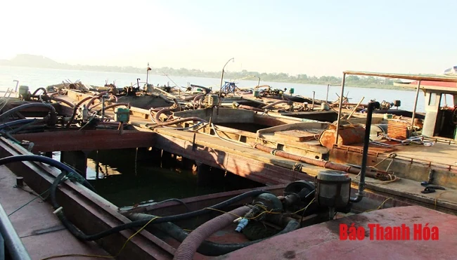 Xử lý 15 vụ khai thác cát, sỏi trái phép