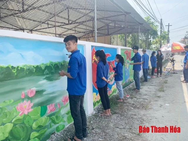 Tô điểm cho làng quê bằng những bức tranh bích họa