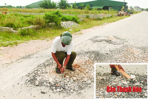 Đường giao thông mới đưa vào sử dụng đã hư hỏng