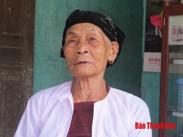 Mẹ vẫn đợi... anh về