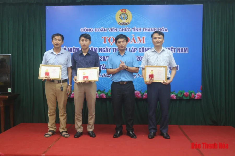 Tiếp tục đẩy mạnh các phong trào thi đua trong cán bộ, công chức, viên chức và đoàn viên công đoàn