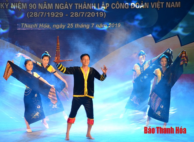 Sôi nổi hội diễn văn nghệ quần chúng Công ty TNHH MTV sông Chu