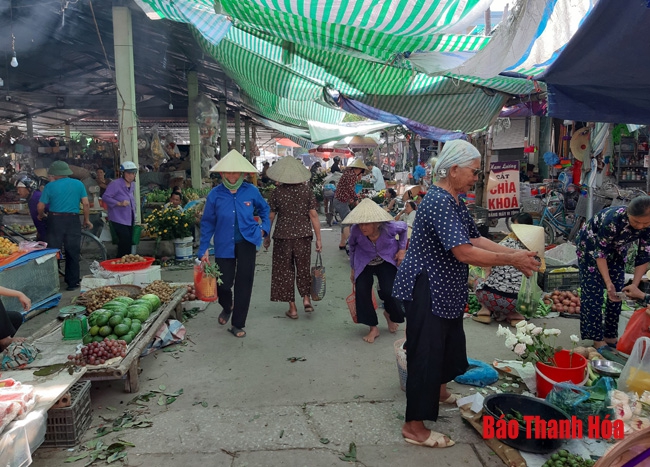 Rộn ràng chợ quê