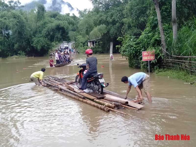 2 tuyến quốc lộ qua địa bàn huyện Bá Thước bị chia cắt bởi nước lũ