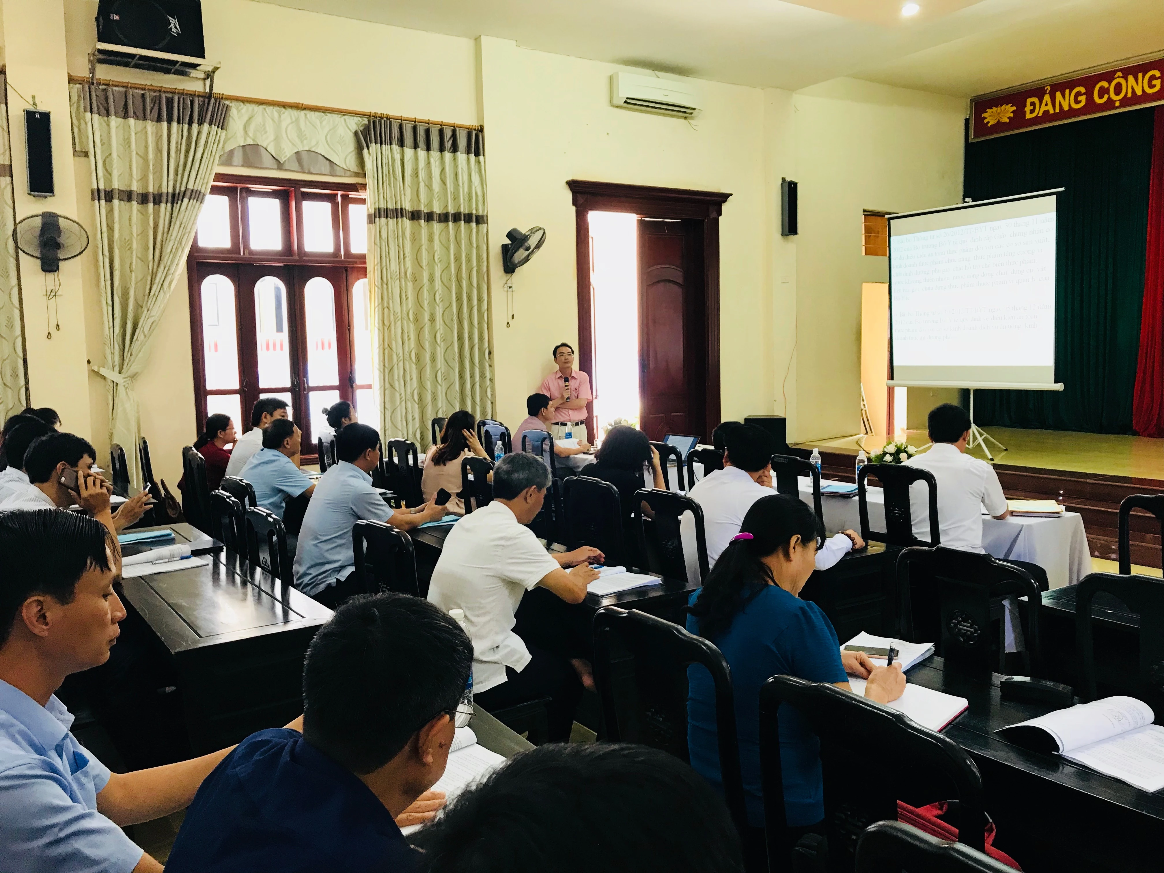 Phổ biến, giới thiệu các văn bản quy phạm pháp luật về an toàn thực phẩm