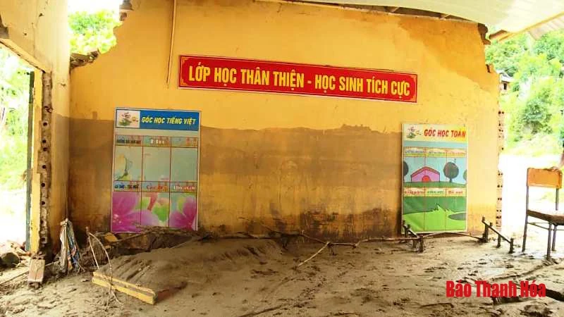 Cận cảnh điểm trường tan hoang sau lũ dữ 