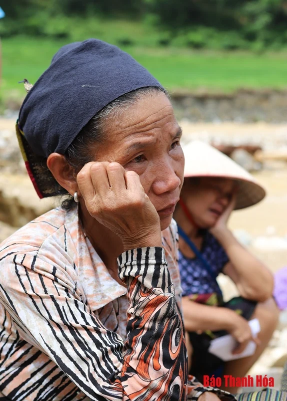 Sẻ chia cùng với người dân vùng lũ