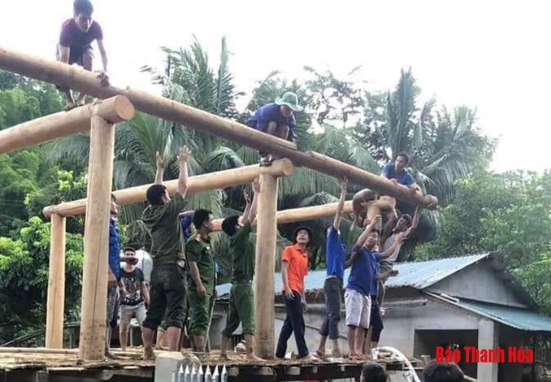 Sẻ chia cùng với người dân vùng lũ