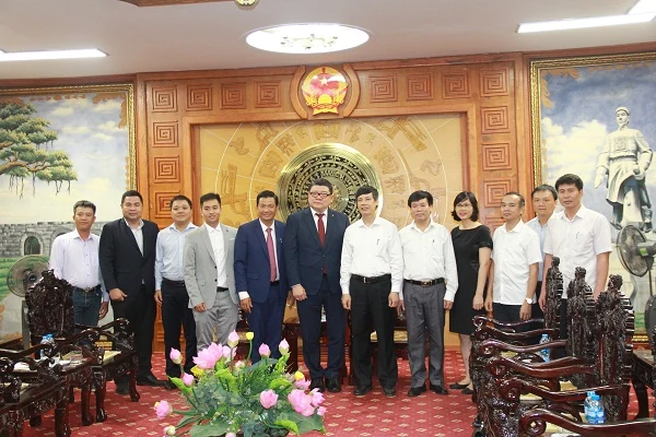 Chủ tịch UBND tỉnh làm việc với đoàn công tác của Đặc phái viên Tổng thống nước Cộng hòa Seychelles khu vực ASEAN