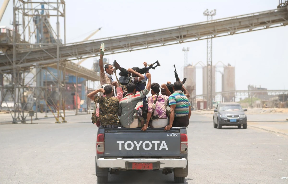 Phiến quân Houthi tấn công Saudi Arabia bằng tên lửa đạn đạo