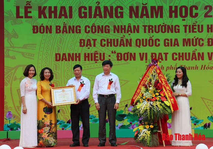 Trường Tiểu học Đông Thọ đón Bằng công nhận trường đạt chuẩn Quốc gia mức độ 2 và danh hiệu “Đơn vị đạt chuẩn văn hóa”