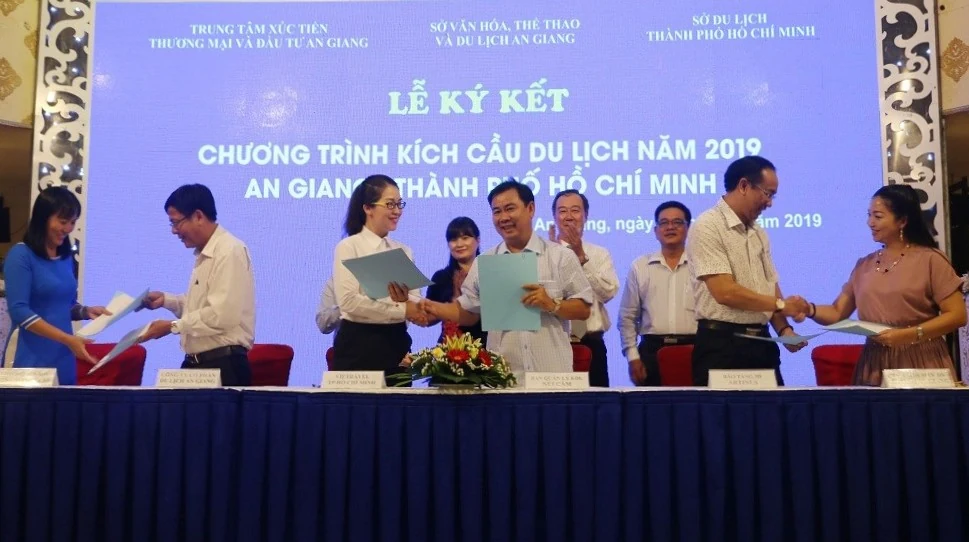 Mùa nước nổi vòng quanh Thủ phủ Tràm của Việt Nam