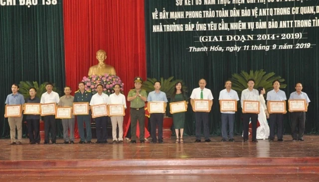 Tiếp tục đẩy mạnh phong trào toàn dân bảo vệ an ninh Tổ quốc trong cơ quan, doanh nghiệp, nhà trường