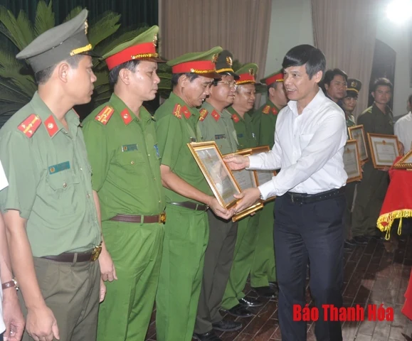 Tiếp tục đẩy mạnh phong trào toàn dân bảo vệ an ninh Tổ quốc trong cơ quan, doanh nghiệp, nhà trường