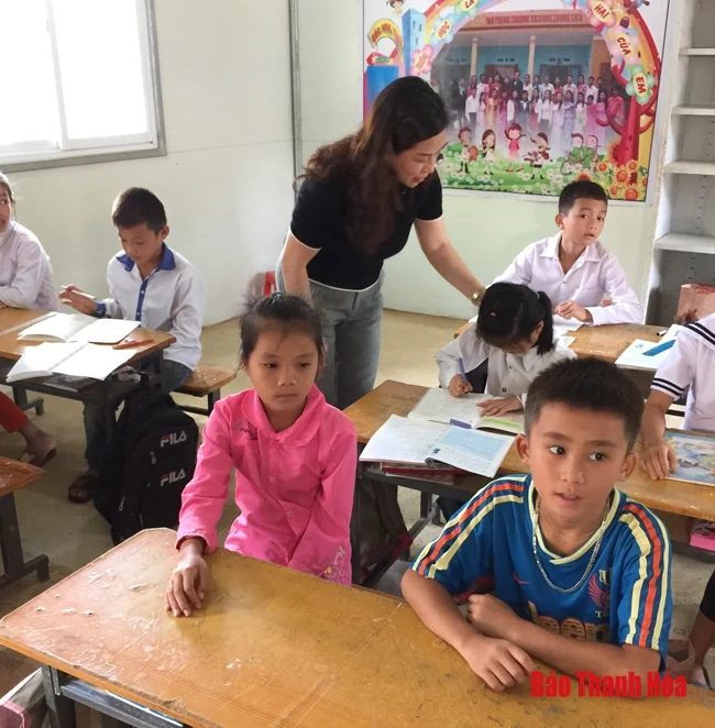Sở Văn hóa, Thể thao và Du lịch tặng quà, tổ chức Tết Trung thu cho trẻ em huyện Quan Sơn